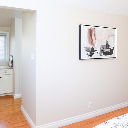 Spacious Two Bedrooms With Two Bathrooms Central Richmond 15Min To Yvr Airport מראה חיצוני תמונה