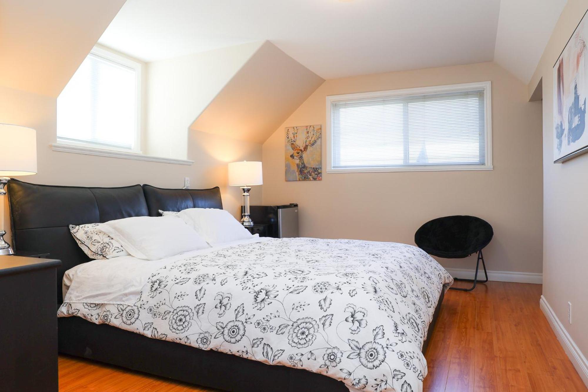 Spacious Two Bedrooms With Two Bathrooms Central Richmond 15Min To Yvr Airport מראה חיצוני תמונה